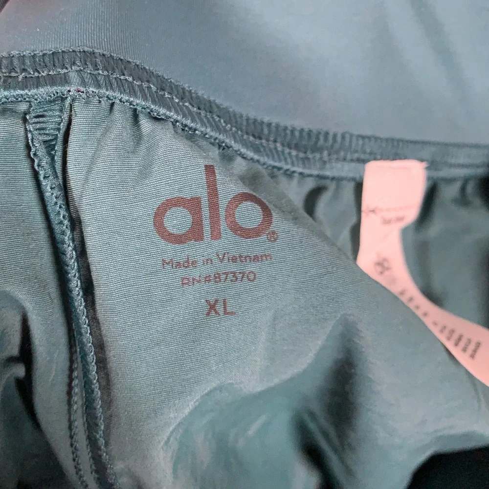 Alo Yoga High-Performance Track Pants Men XL Teal Green Reflective Jogger Active